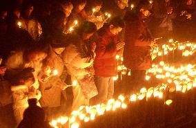 (2)Locals mark 8th anniversary of Kobe quake